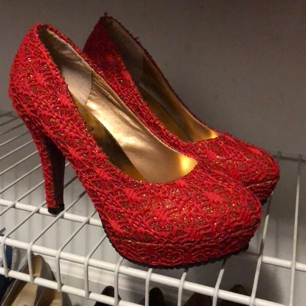 His Cheng glitter and lace red pumps